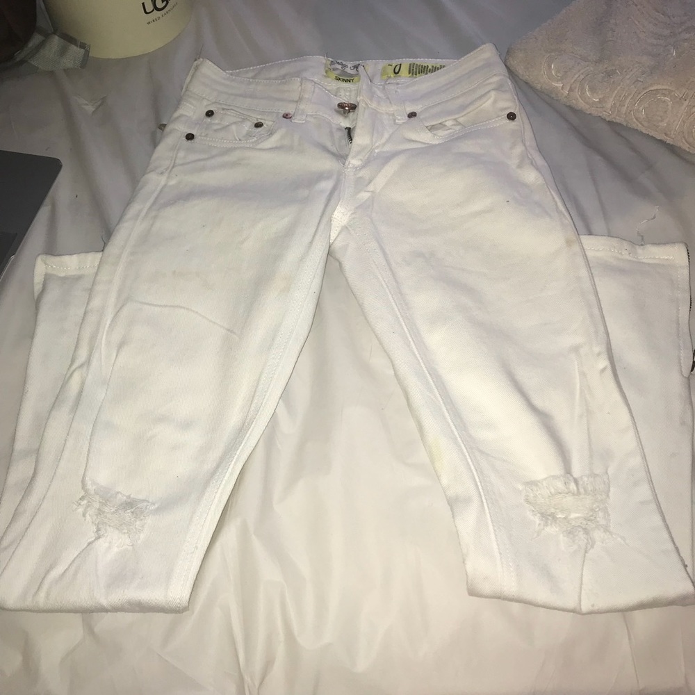 Distressed white skinny jeans